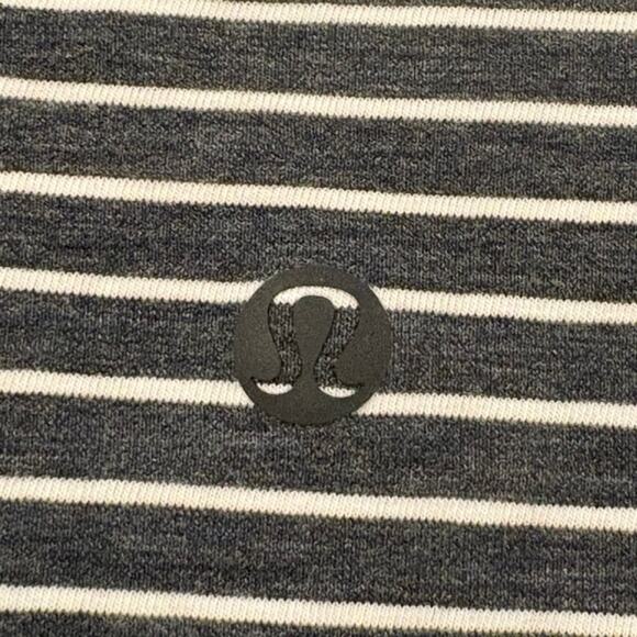Lululemon Love Tee II Curved Hem Crewneck Grey Stripe Size 8 Short Sleeve FLAW - Picture 7 of 7